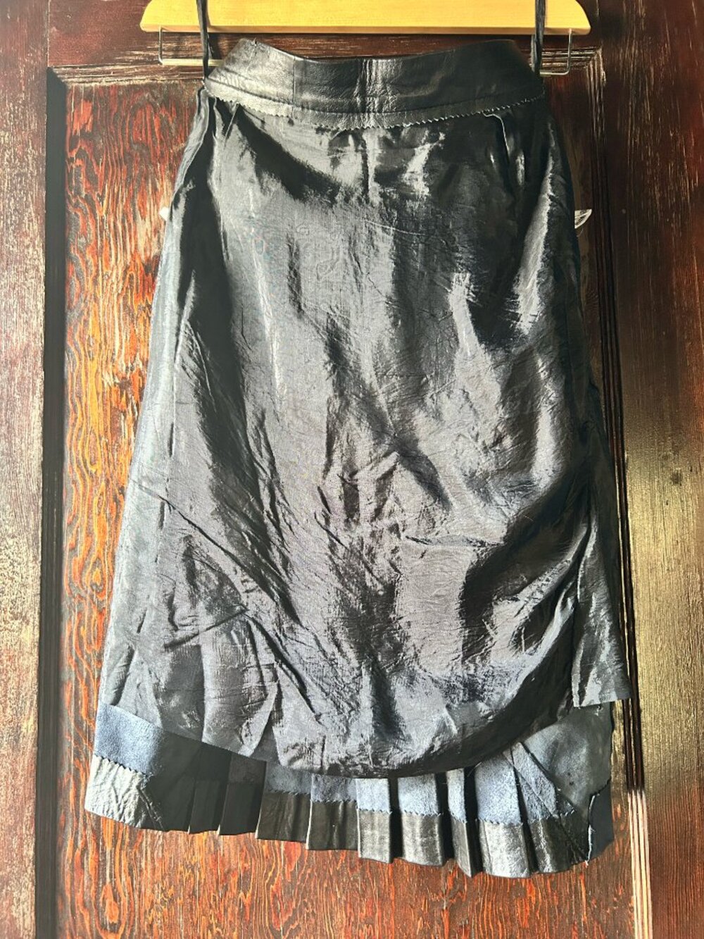 Leather 2000 Vintage 90s Black Leather Pencil Skirt with Front Pleat Detail SZ 2 - Picture 7 of 16